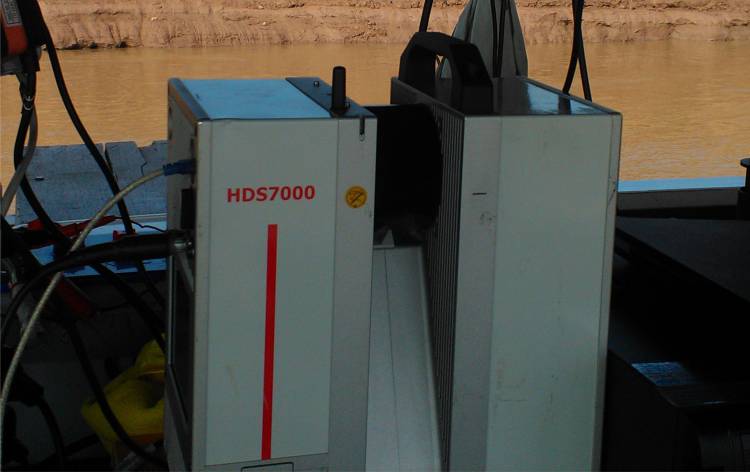 Imaging an eroding bank on the Mekong Rivere with a TLS.